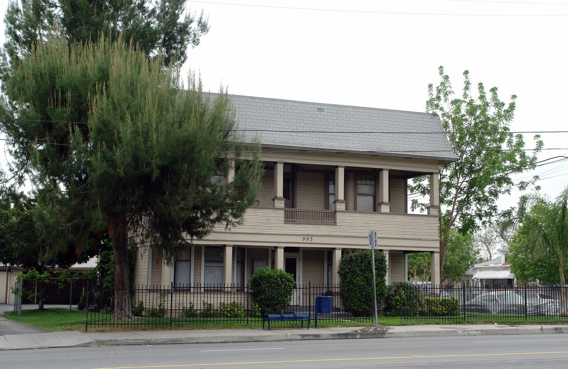 995 W 2nd St in San Bernardino, CA - Building Photo