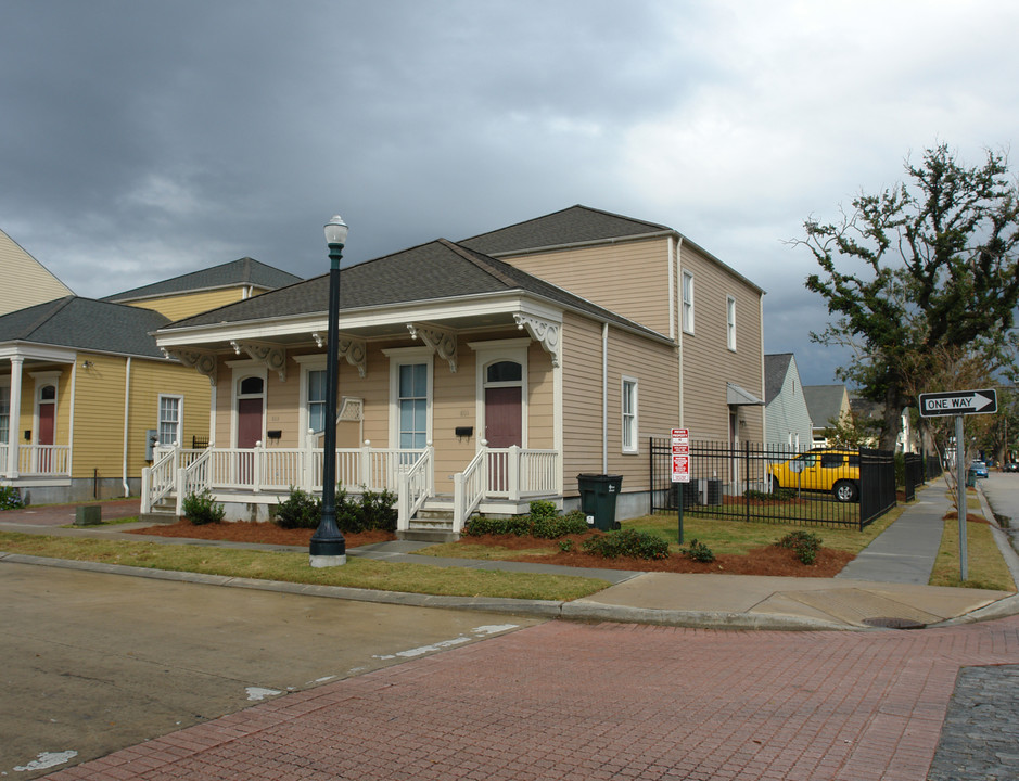 801 St Mary Dr in New Orleans, LA - Building Photo