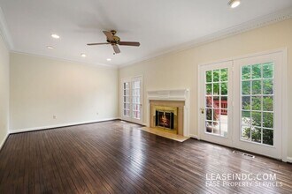 3204 Ellicott St NW in Washington, DC - Building Photo - Building Photo