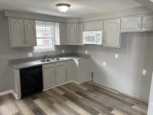 190 Aurora Ave in West Seneca, NY - Foto de edificio - Building Photo