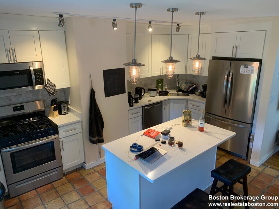 20 Carson St, Unit 2 in Boston, MA - Building Photo