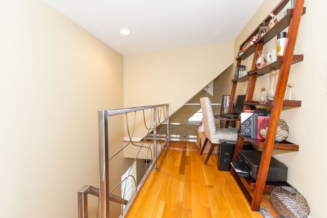 property at 928 S Wood St