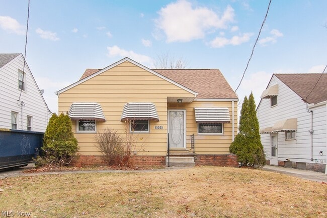 15305 Rockside Rd in Maple Heights, OH - Building Photo - Building Photo