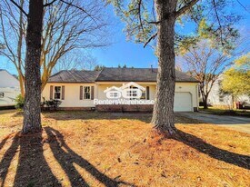 411 Linkenborough Dr in Chesapeake, VA - Building Photo