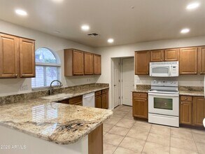 7650 E Williams Dr in Scottsdale, AZ - Building Photo - Building Photo