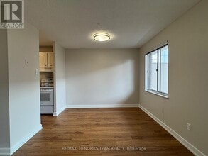 610 Lake St in St Catharines, ON - Building Photo - Building Photo