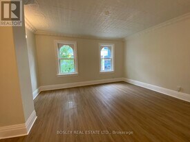 988 Queen St W in Toronto, ON - Building Photo