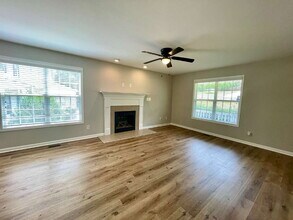216 Cobblestone Dr in Spring Lake, NC - Building Photo - Building Photo