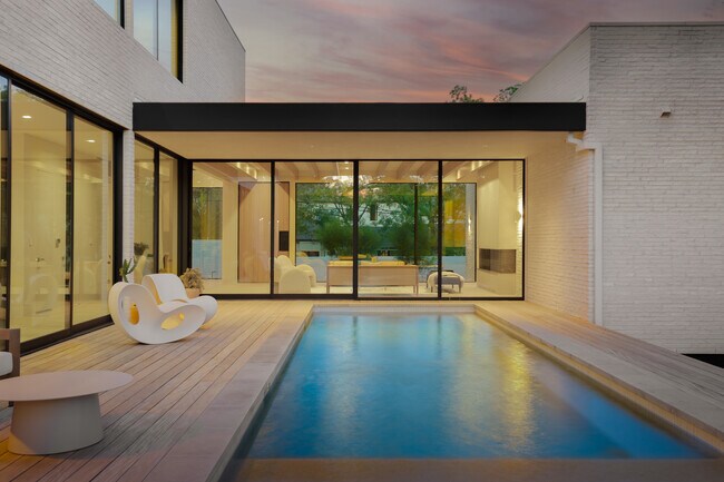 2106 Matthews Dr in Austin, TX - Foto de edificio - Building Photo