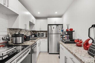 8511 NW 8th St in Miami, FL - Building Photo - Building Photo