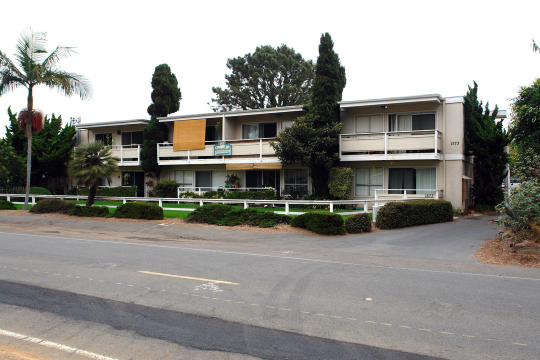 1873 N Vulcan Ave in Encinitas, CA - Building Photo