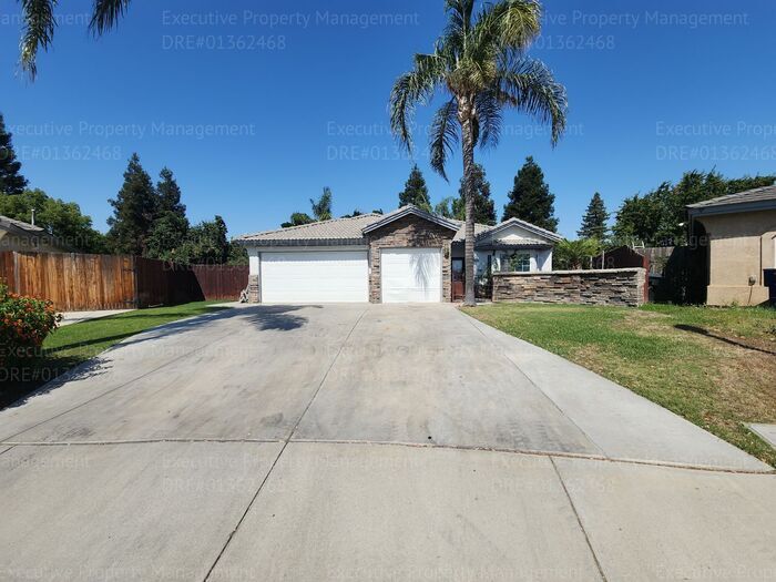 9700 Bossa Nova Ct in Bakersfield, CA - Building Photo