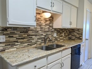 361 N Post Oak Ln in Houston, TX - Building Photo - Building Photo