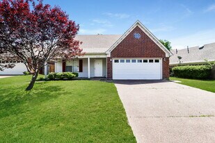 9115 Park Crest Dr in Memphis, TN - Building Photo