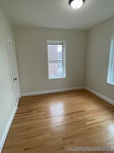 10 Glenville Ave, Unit 2 in Boston, MA - Foto de edificio - Building Photo