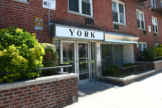 York in Jackson Heights, NY - Building Photo - Building Photo