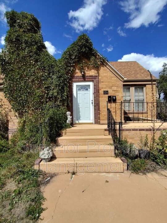 104 W Pershing Blvd in Cheyenne, WY - Building Photo