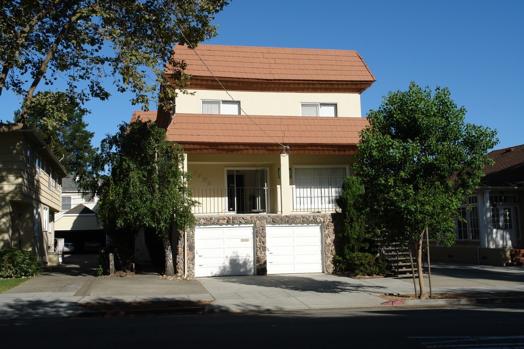 1452 Bellevue Ave in Burlingame, CA - Building Photo