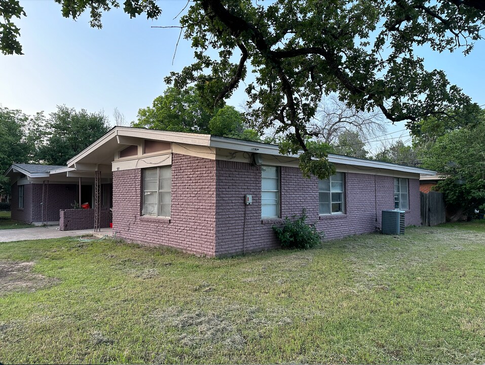 101 N Walnut St, Unit Unit 103 in Waco, TX - Building Photo