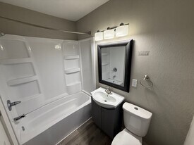 2105 E 18th St in Muncie, IN - Building Photo