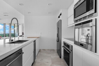 5875 Collins Ave in Miami Beach, FL - Building Photo - Building Photo