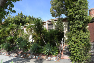 2205-2207 Montana Ave in Santa Monica, CA - Building Photo - Building Photo