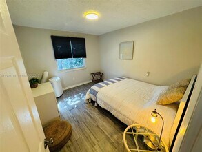 2205 Roosevelt St in Hollywood, FL - Building Photo - Building Photo