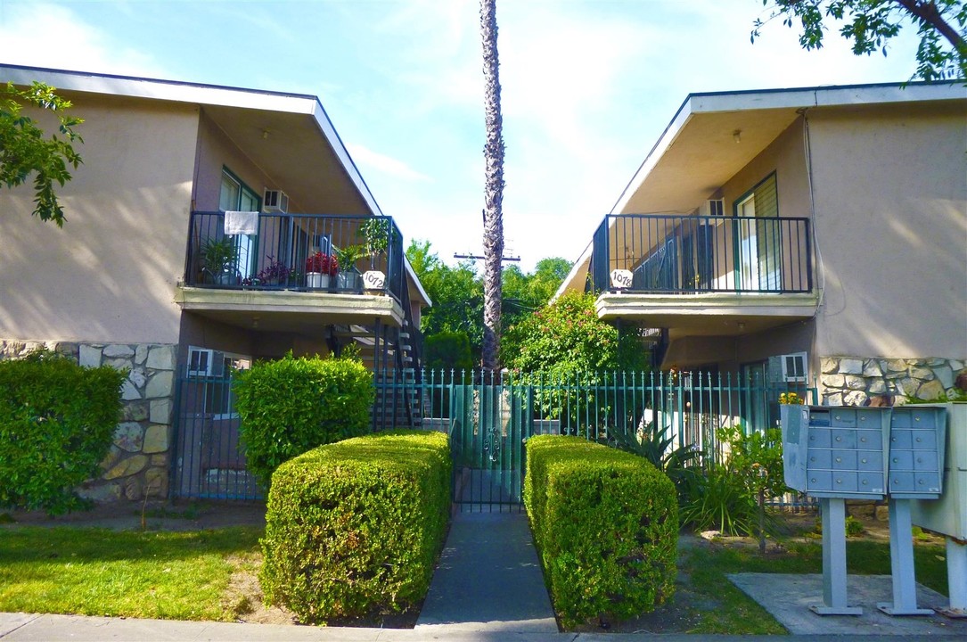 1072-1078 W West Ave in Fullerton, CA - Building Photo