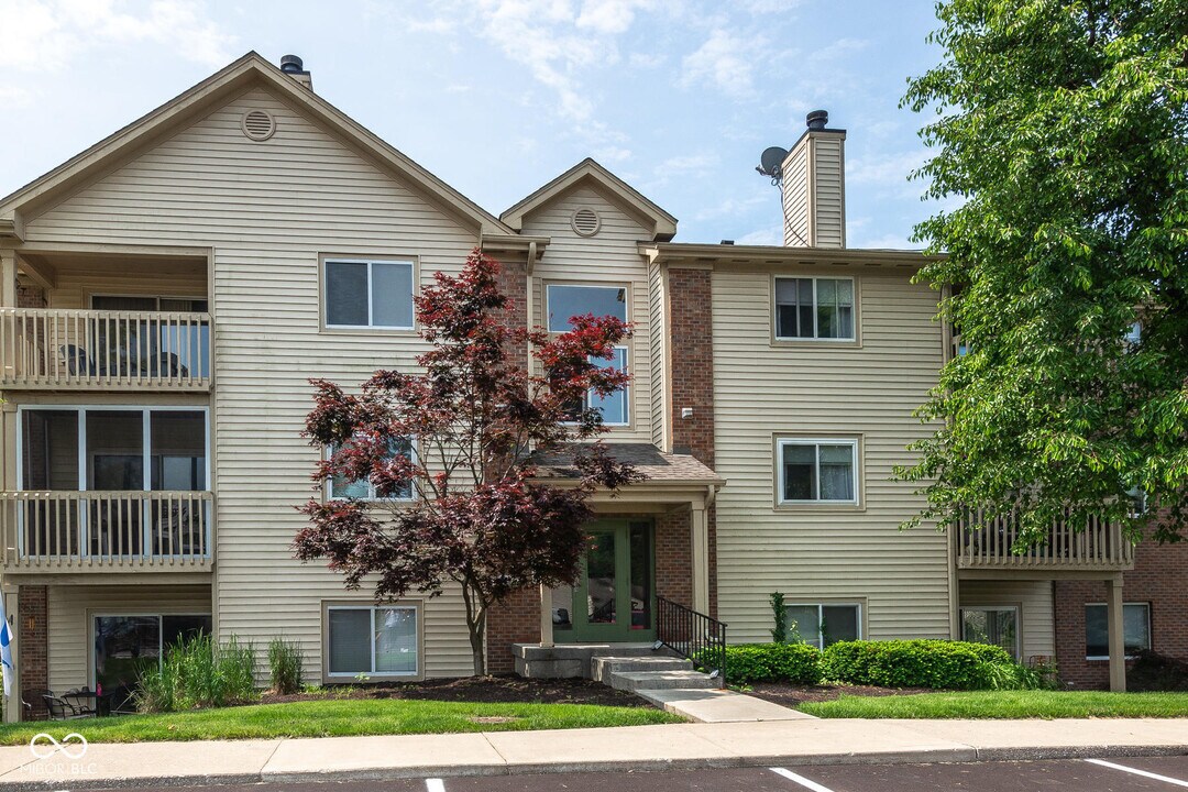 1059 Timber Creek Dr in Carmel, IN - Building Photo