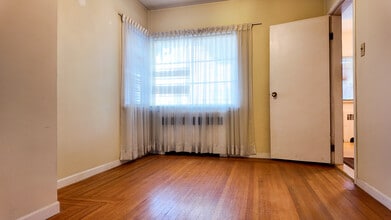 65 W 49th Ave in Vancouver, BC - Building Photo - Building Photo