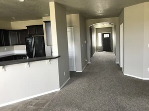 2933 S Dawes Pl in Kennewick, WA - Building Photo - Building Photo