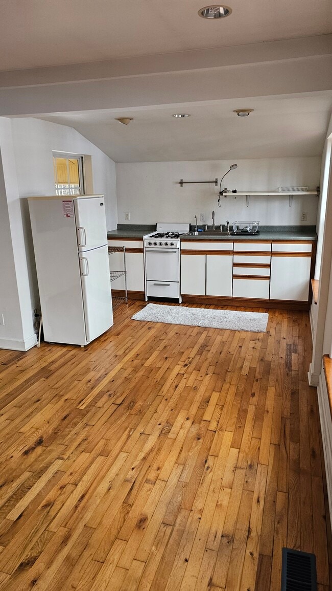 100 Fox Run Ln, Unit 100 Fox Run Apartment