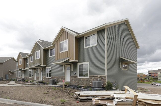 Wildflower Terrace North Townhomes in Sauk Rapids, MN - Building Photo - Building Photo