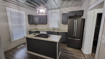 211 West Dr in Dublin, GA - Building Photo