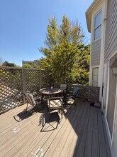 2470 Vivian Cir in Decatur, GA - Foto de edificio - Building Photo