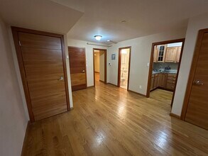 4739 59th St, Unit #2 in Woodside, NY - Foto de edificio - Building Photo