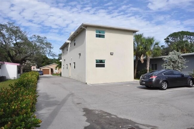1216 NW 6th Ct, Unit 4 in Fort Lauderdale, FL - Building Photo - Building Photo
