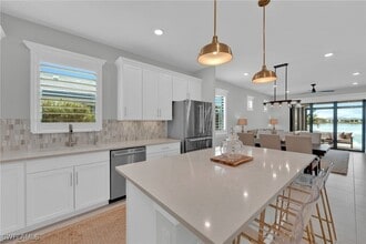20240 Napa Loop in Estero, FL - Foto de edificio - Building Photo