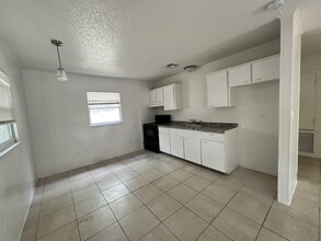 3258 S 7th St in Fort Pierce, FL - Foto de edificio - Building Photo