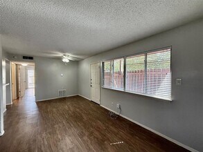 8909 Parkfield Dr in Austin, TX - Building Photo - Building Photo