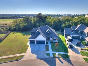 2117 Aminas Wy in Yukon, OK - Building Photo - Building Photo