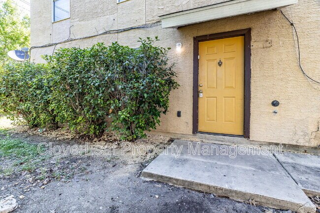 6701 Brothers Ln in San Antonio, TX - Building Photo - Building Photo
