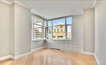 404 E 76th St in New York, NY - Building Photo - Building Photo