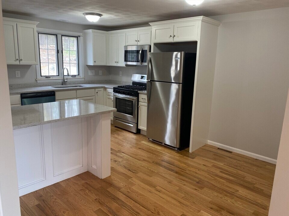 104 Walpole St in Canton, MA - Building Photo