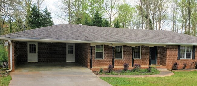 property at 1605 Buford Dr