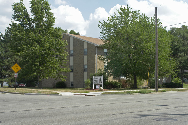 3010 Byron Center Ave SW in Wyoming, MI - Foto de edificio - Building Photo