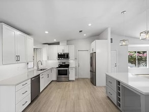 54140 Avenida Mendoza in La Quinta, CA - Building Photo - Building Photo