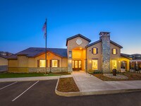Building Photo - The Landing at College Square Apartamentos in Sacramento, California