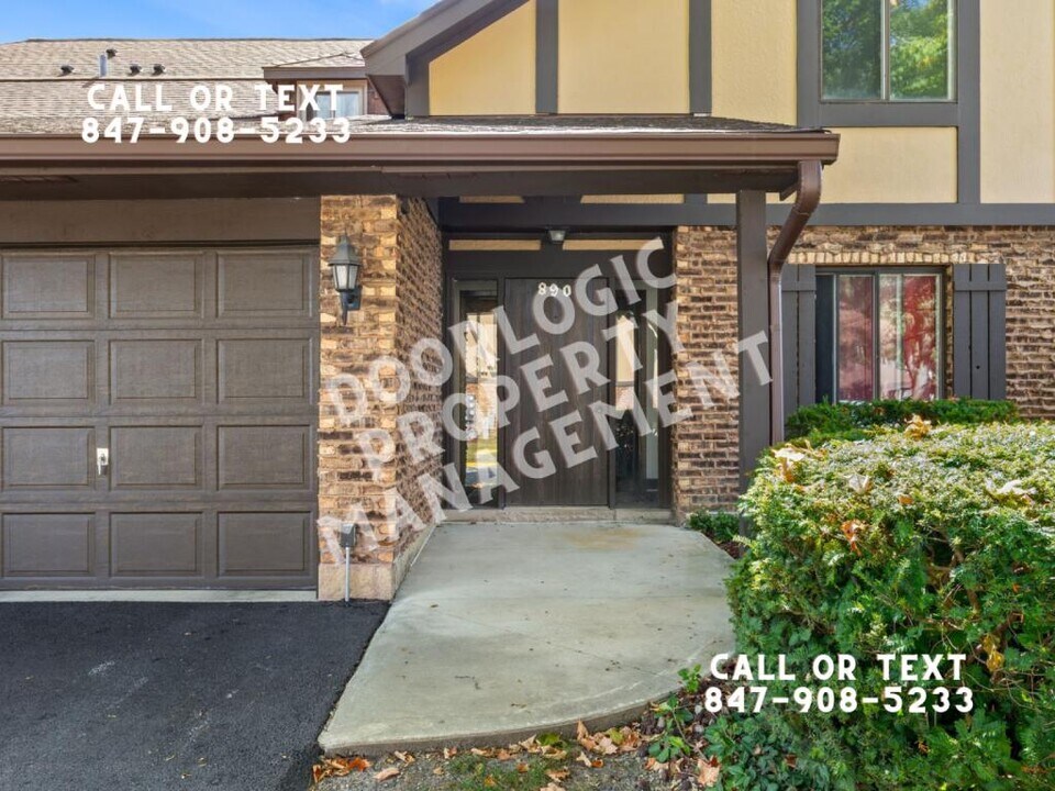 890 Sheldon Ct in Wheaton, IL - Building Photo