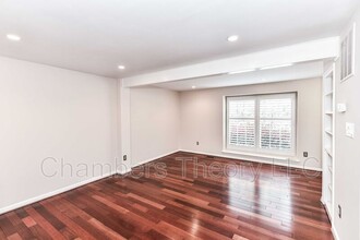 1549 Twisted Oak Dr in Reston, VA - Building Photo - Building Photo